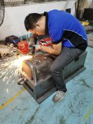 機(jī)器人類(lèi)手板模型適合用快速模具來(lái)制作